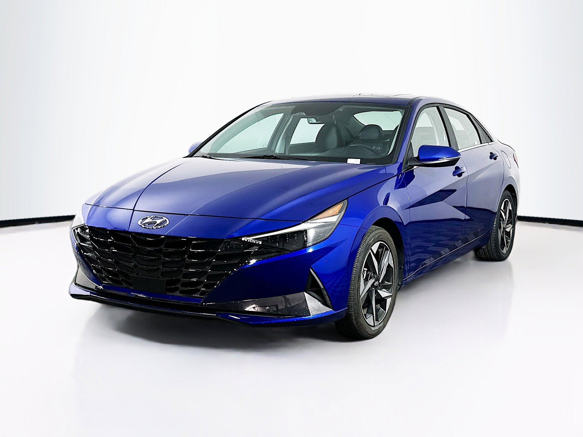 Used 2023 Hyundai Elantra Limited w/ Cargo Package image 3