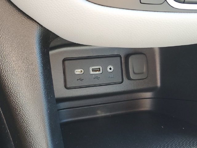 Used 2020 Chevrolet Equinox LS w/ LPO, Floor Liner Package FWD image 29