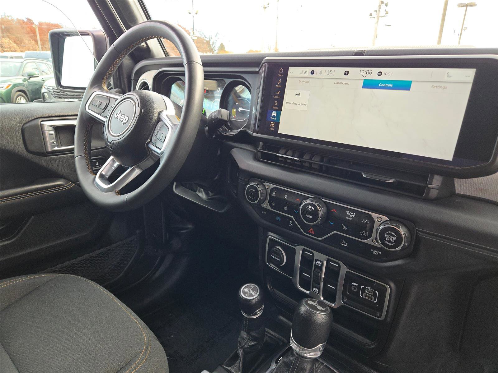 Used 2024 Jeep Wrangler Sahara image 8