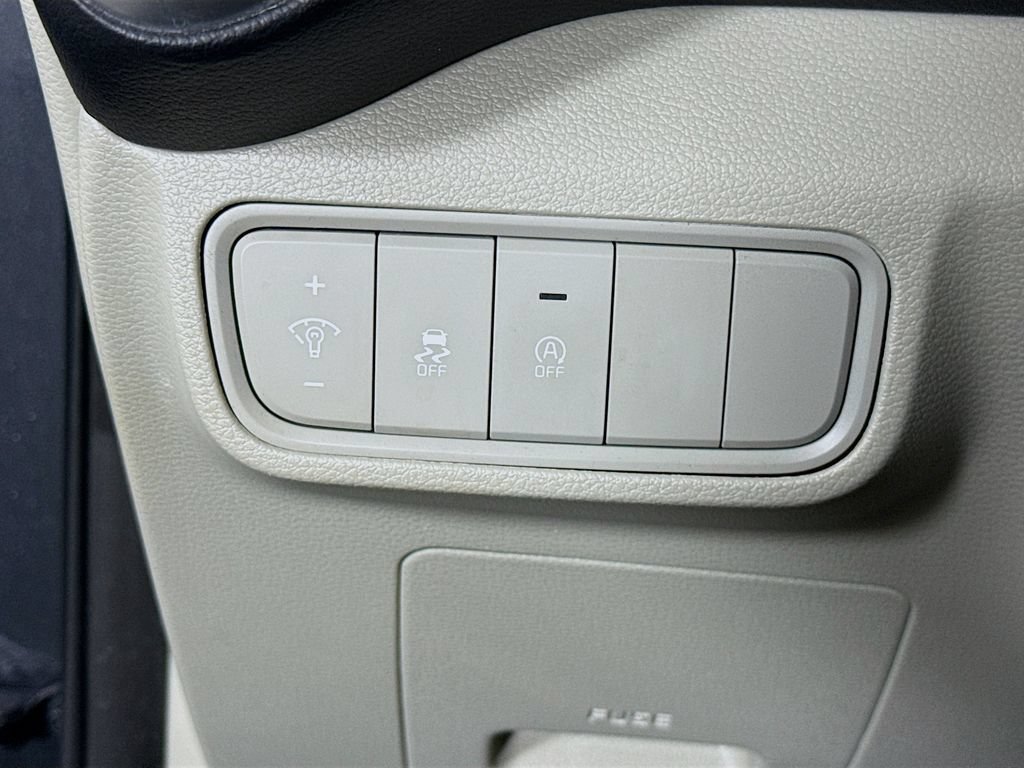 Used 2023 Kia Soul LX w/ LX Technology Package FWD image 17