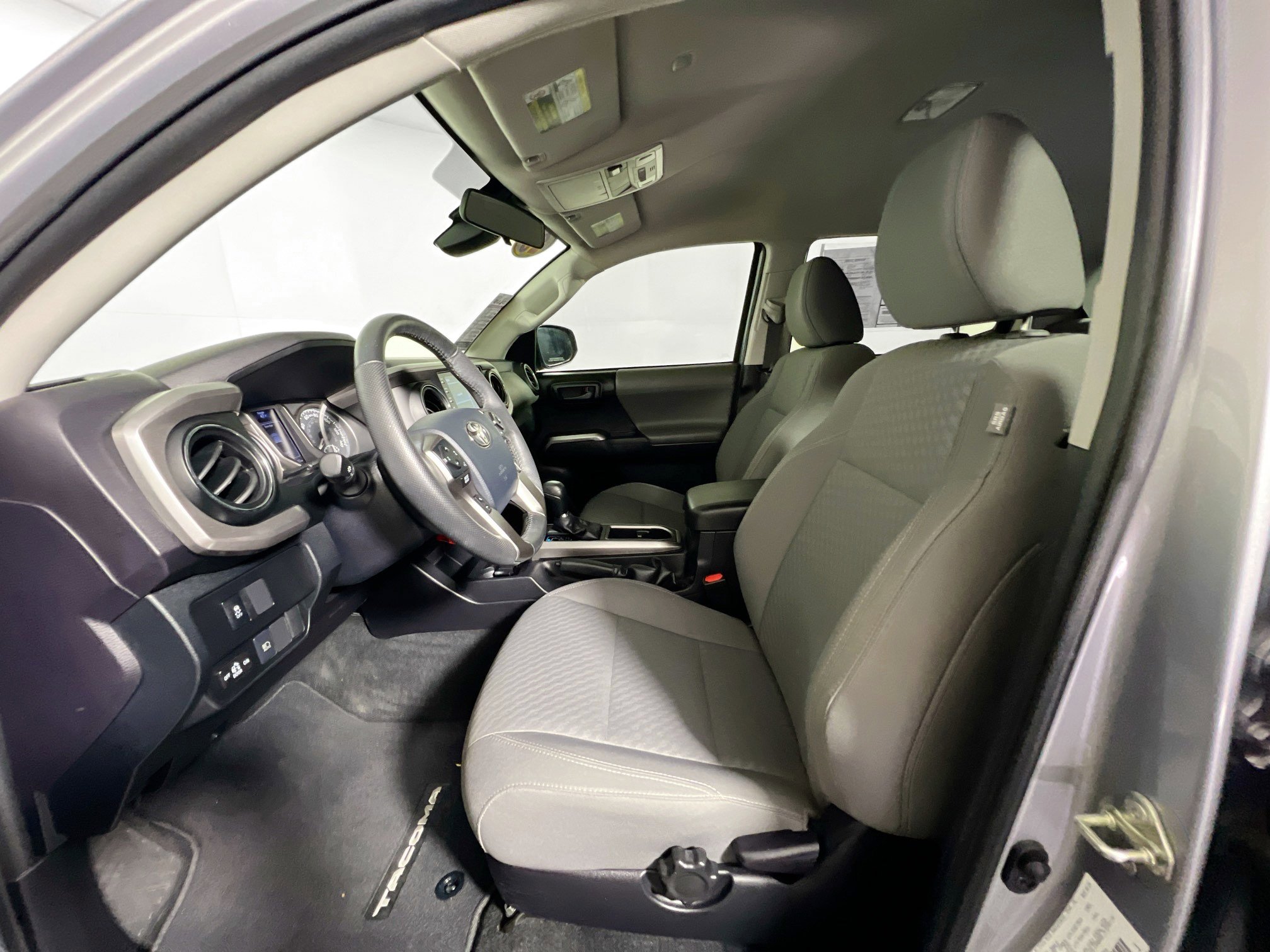 Used 2020 Toyota Tacoma SR5 w/ SR5 Appearance Package (SM) image 14