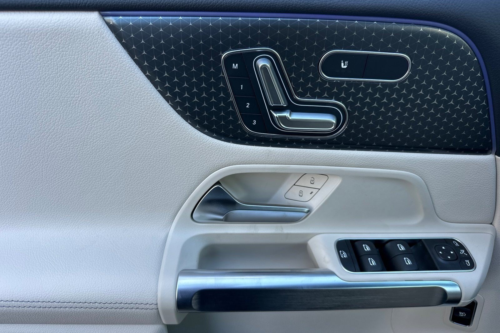 New 2025 Mercedes-Benz GLB 250 image 14