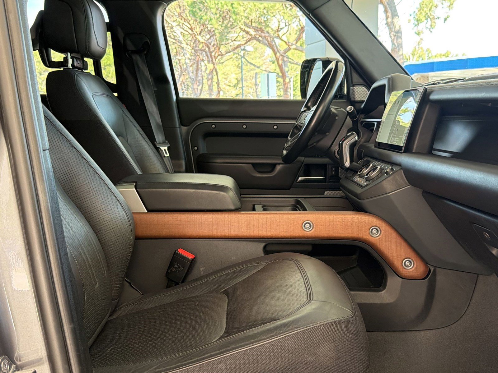 Used 2023 Land Rover Defender 130 X image 31