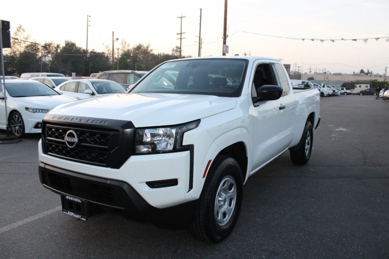Used 2023 Nissan Frontier S image 3