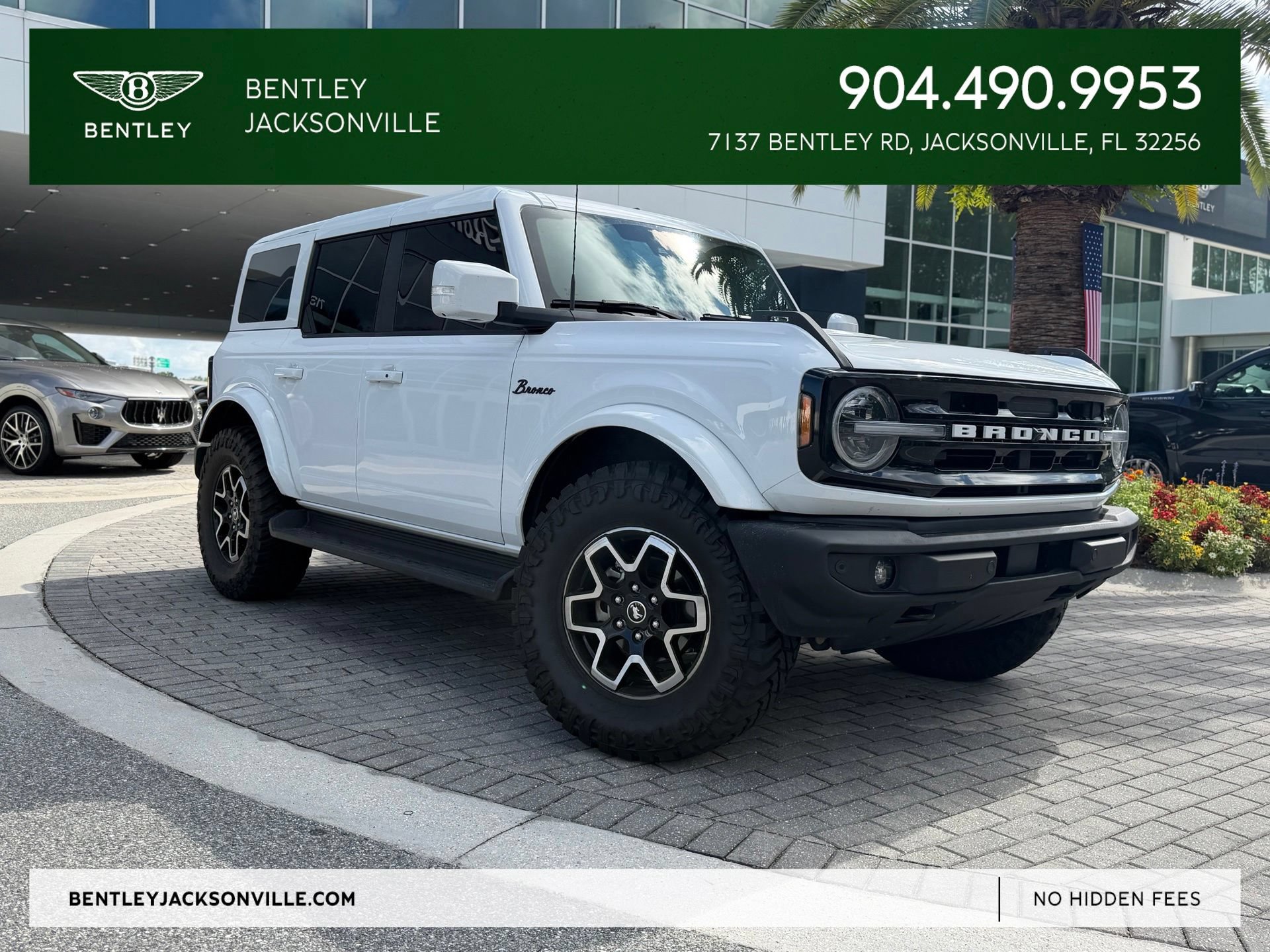 Used 2025 Ford Bronco Outer Banks AWD/4WD image 1