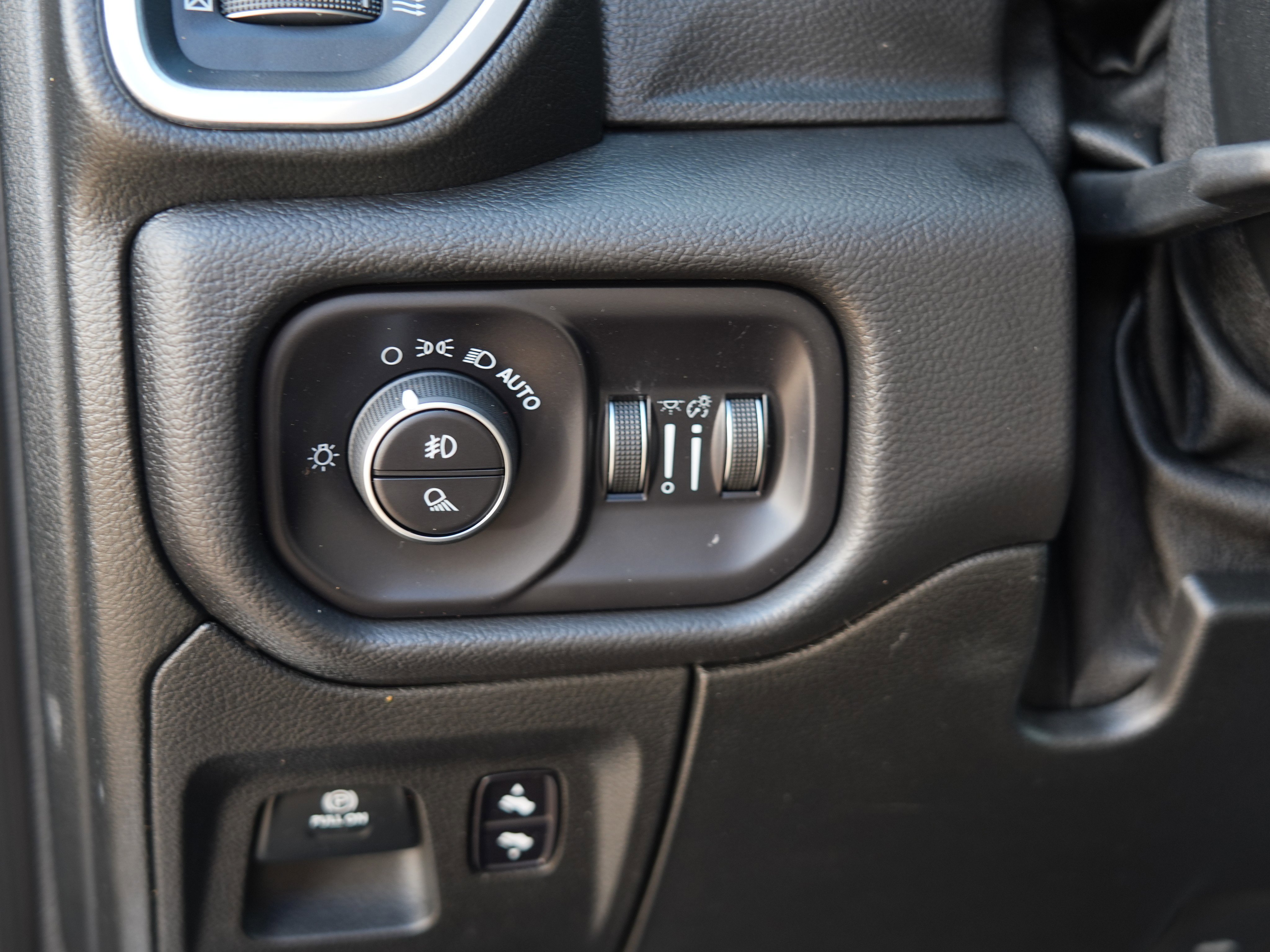 Used 2019 RAM 1500 Laramie image 16