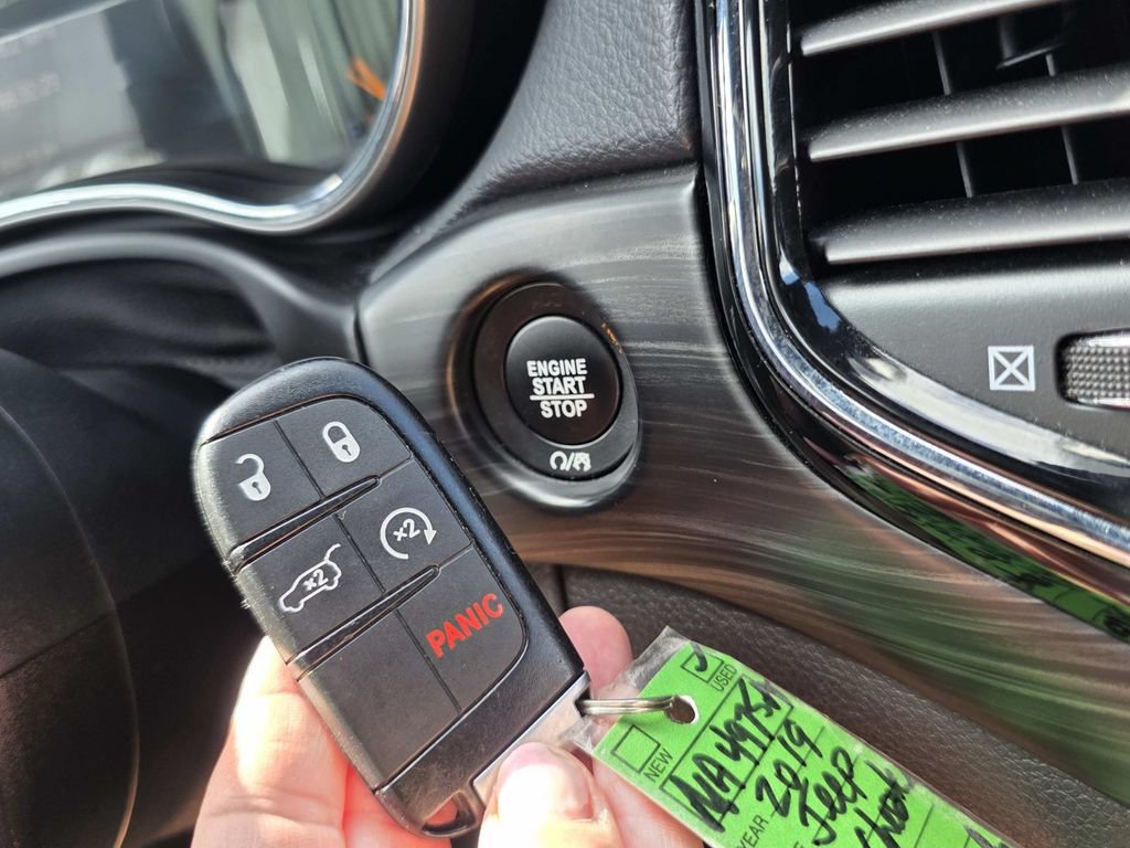 Used 2019 Jeep Grand Cherokee Altitude RWD image 18