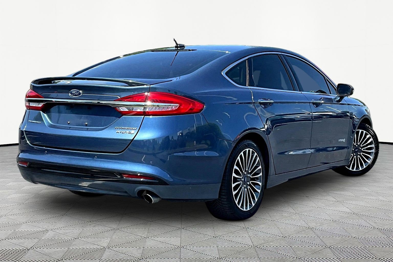 Used 2018 Ford Fusion Titanium FWD image 6