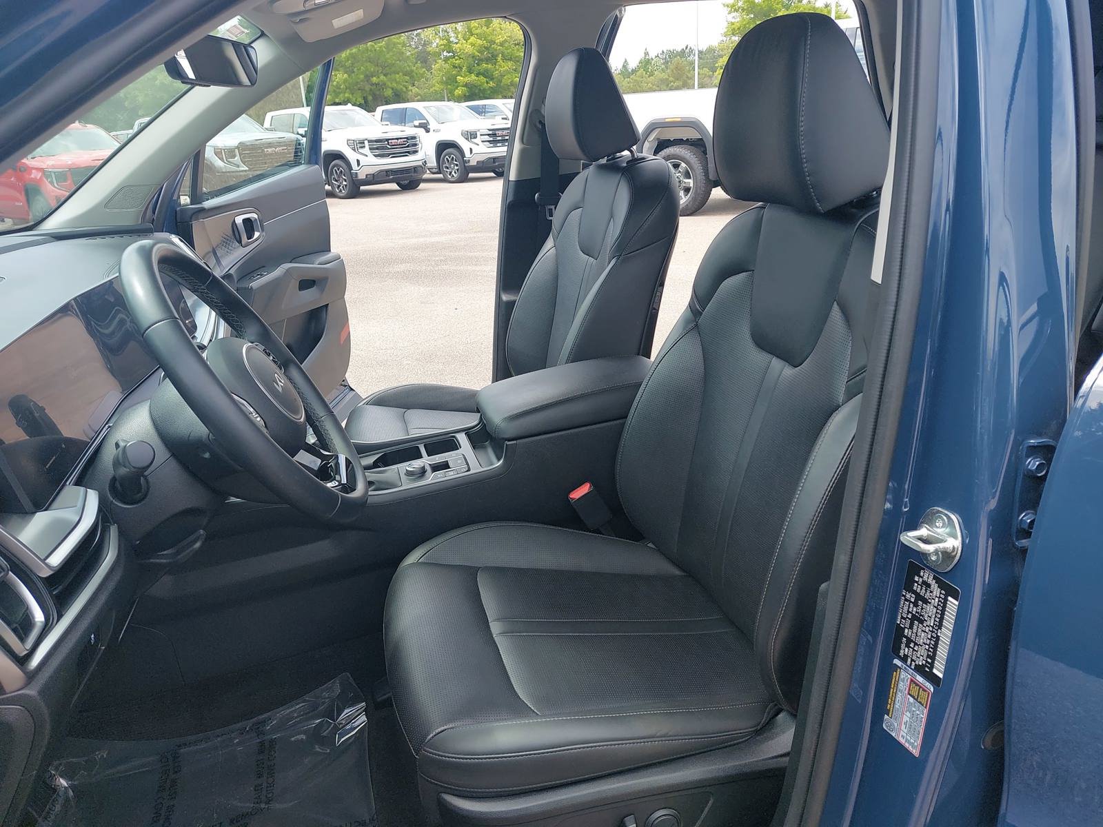 Used 2024 Kia Sorento S AWD/4WD image 16