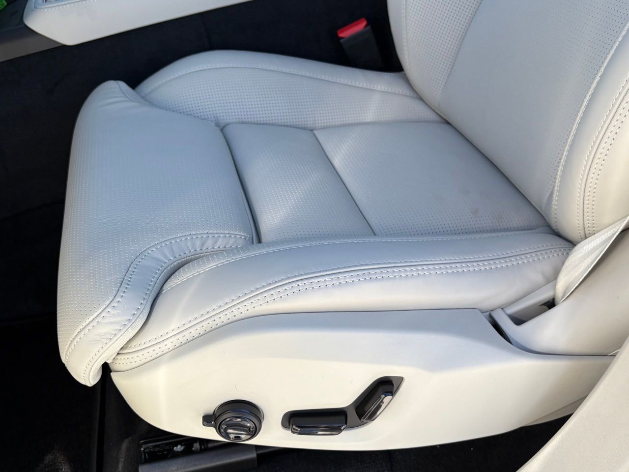 New 2026 Volvo XC90 B6 Ultra w/ Lounge Package image 22