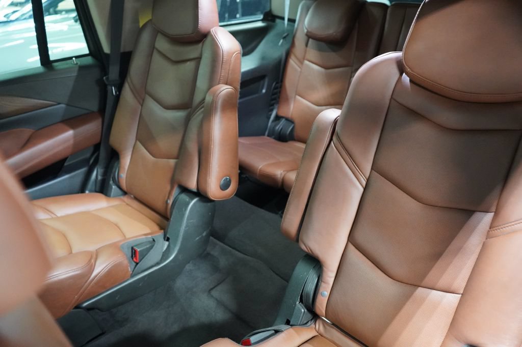 Used 2020 Cadillac Escalade Premium Luxury RWD image 16