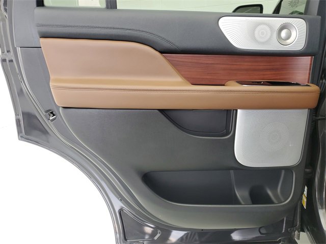 Used 2023 Lincoln Navigator Reserve image 16