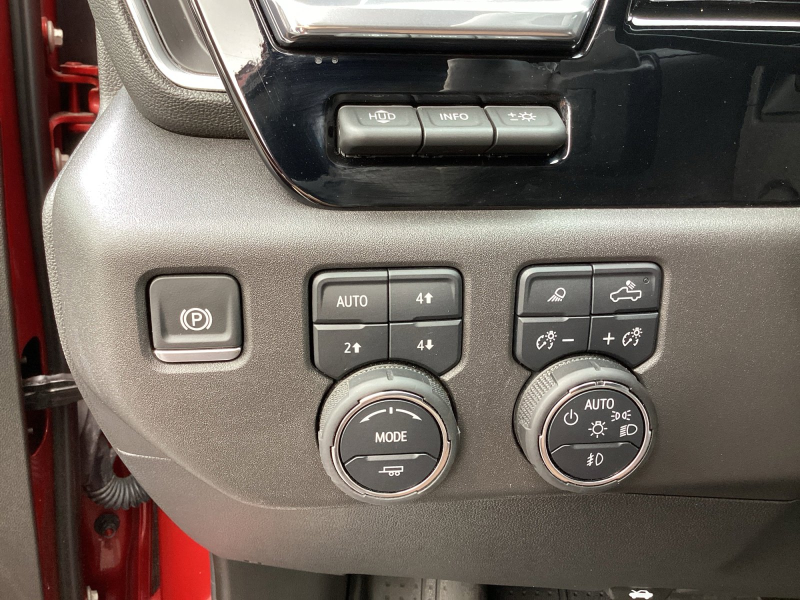 Used 2025 Chevrolet Silverado 1500 High Country image 35