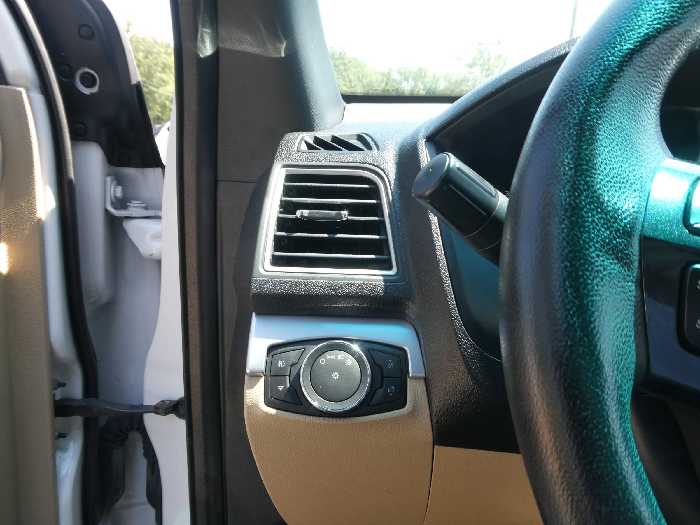 Used 2017 Ford Explorer XLT FWD image 16