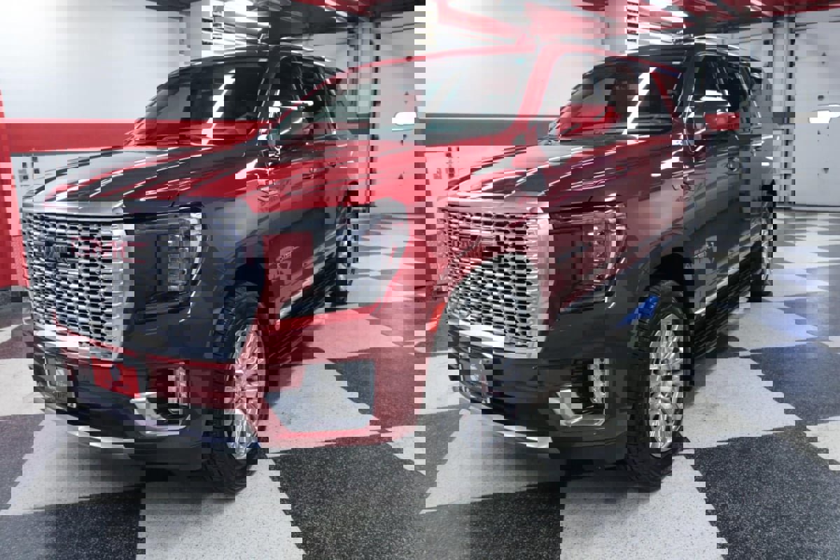 Used 2023 GMC Yukon XL Denali image 5