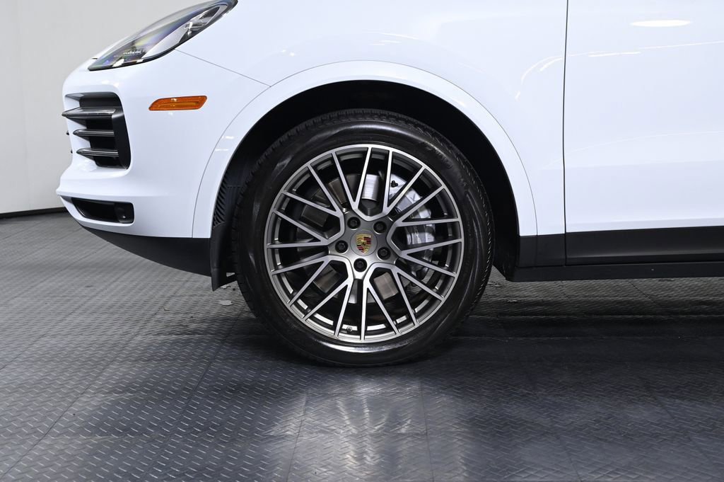 Certified 2023 Porsche Cayenne Platinum Edition AWD/4WD image 28