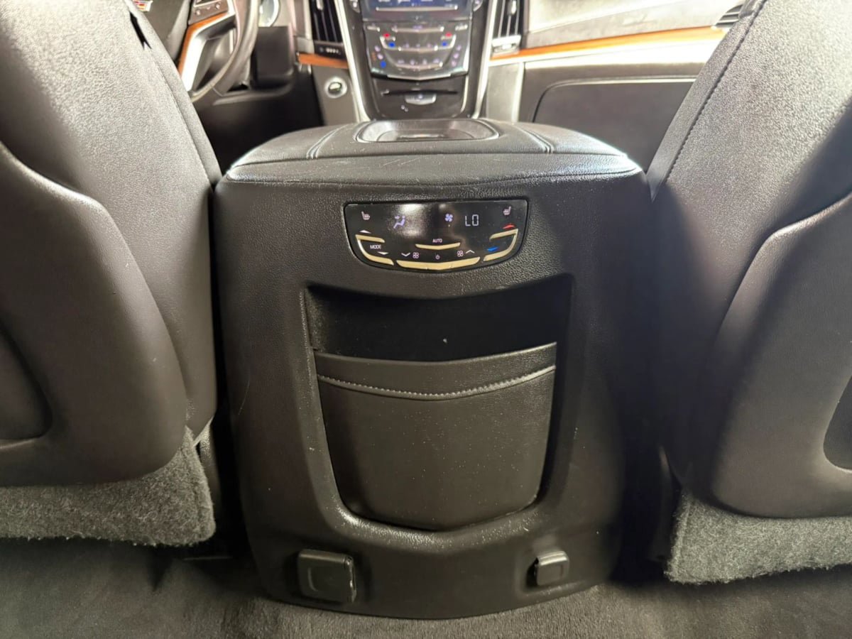Used 2018 Cadillac Escalade Luxury AWD/4WD image 49