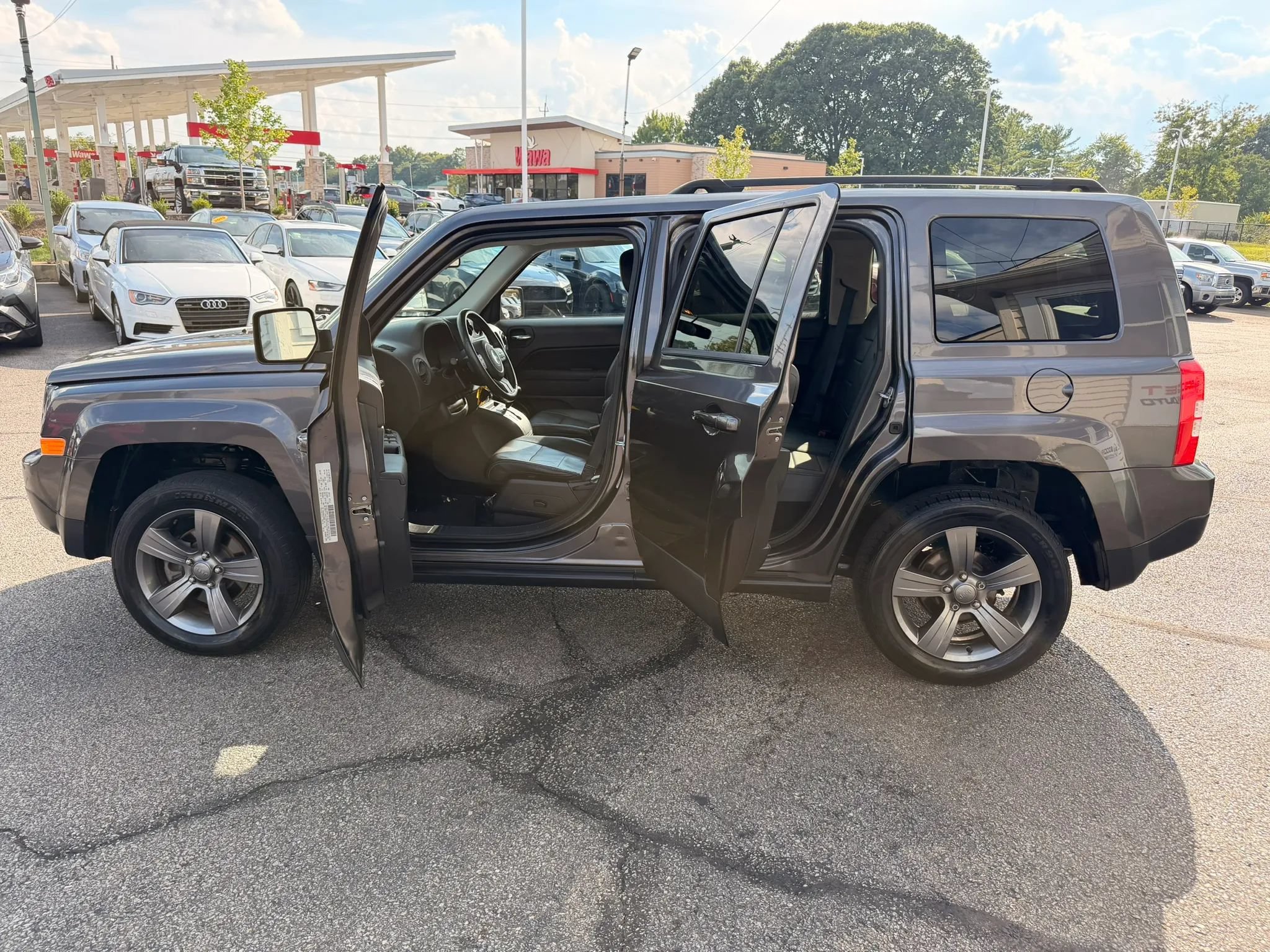 Used 2015 Jeep Patriot High Altitude AWD/4WD image 10