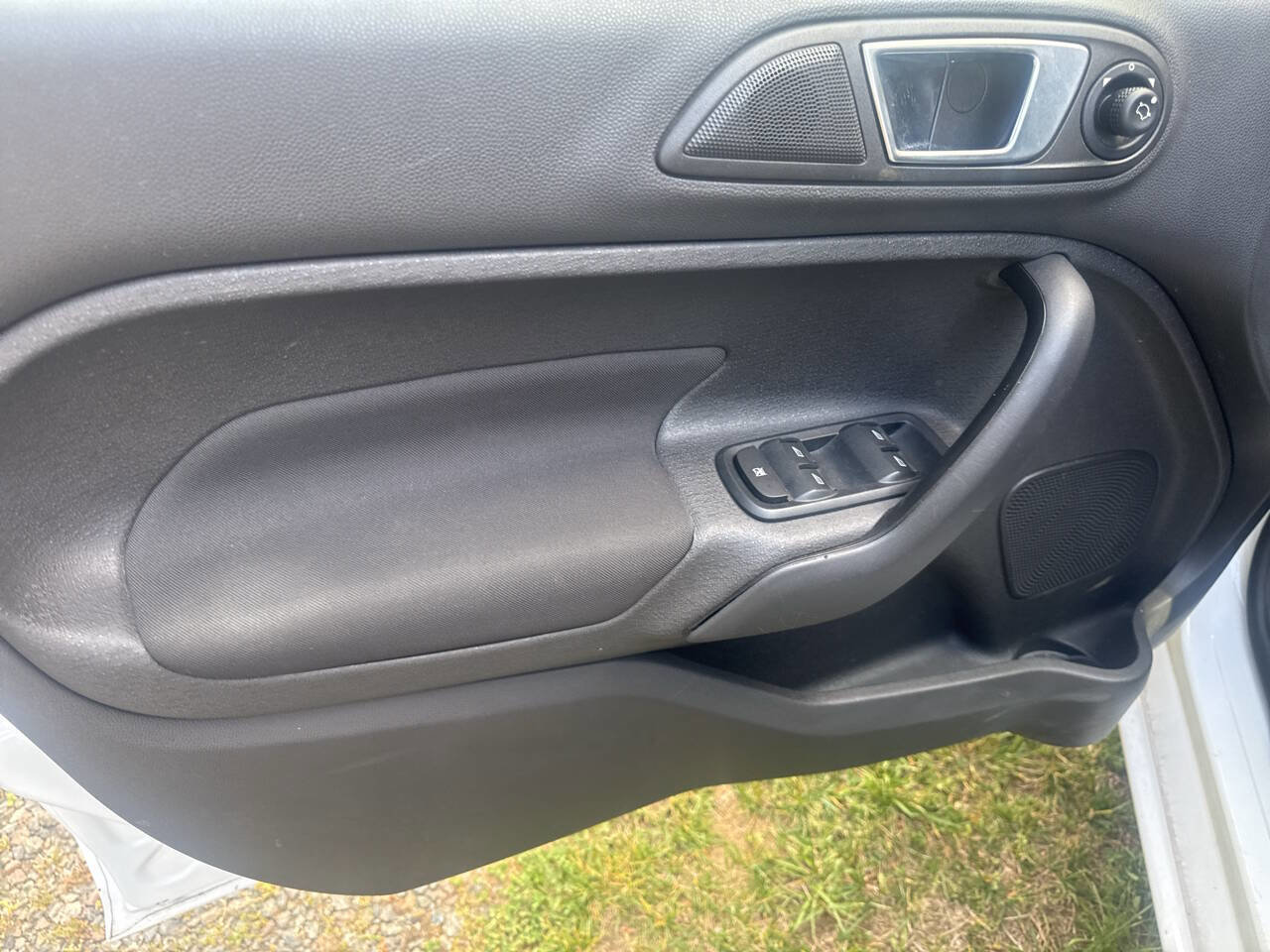 Used 2014 Ford Fiesta SE w/ Equipment Group 201A FWD image 13