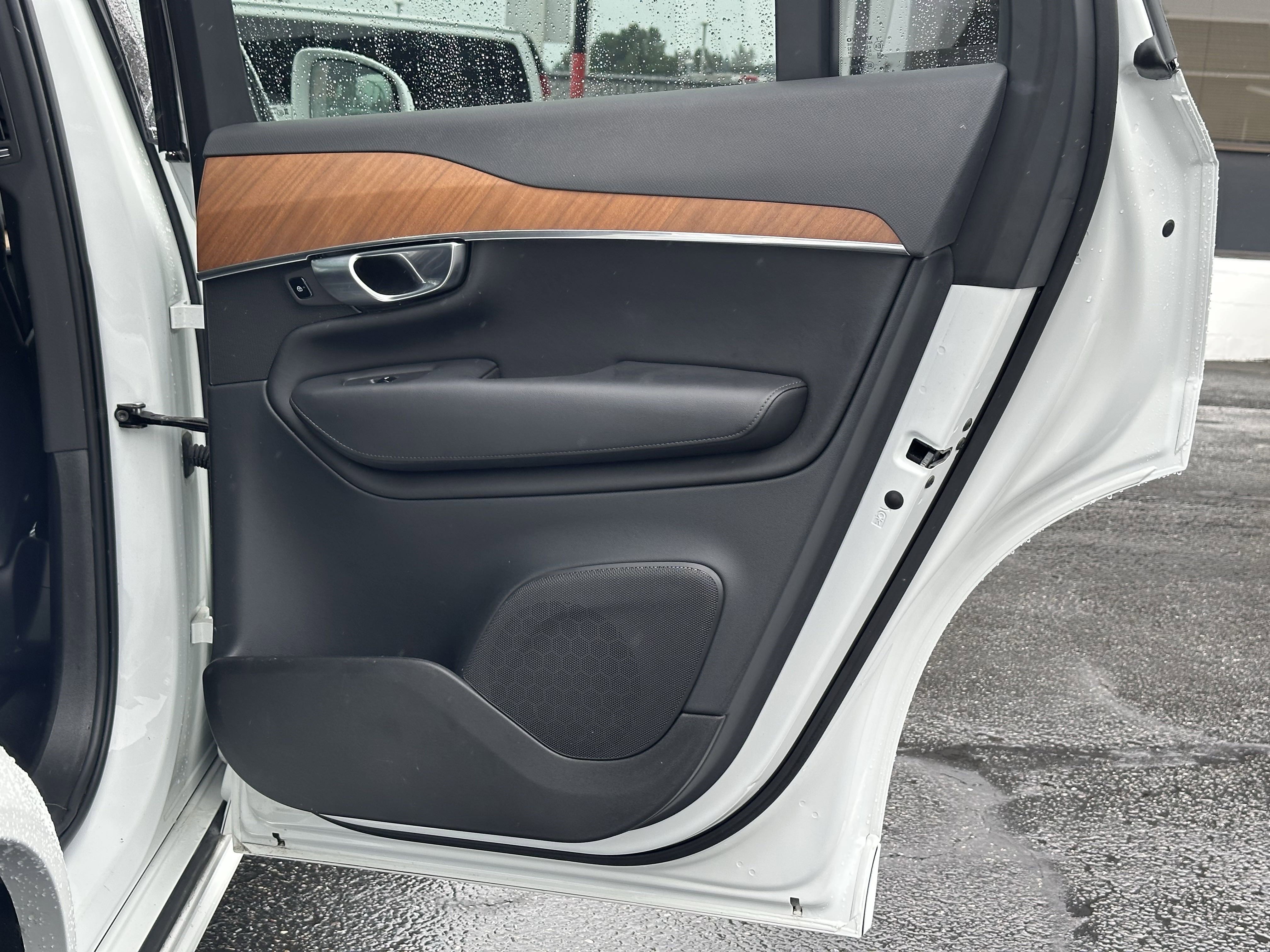 Used 2023 Volvo XC90 B5 Plus image 14