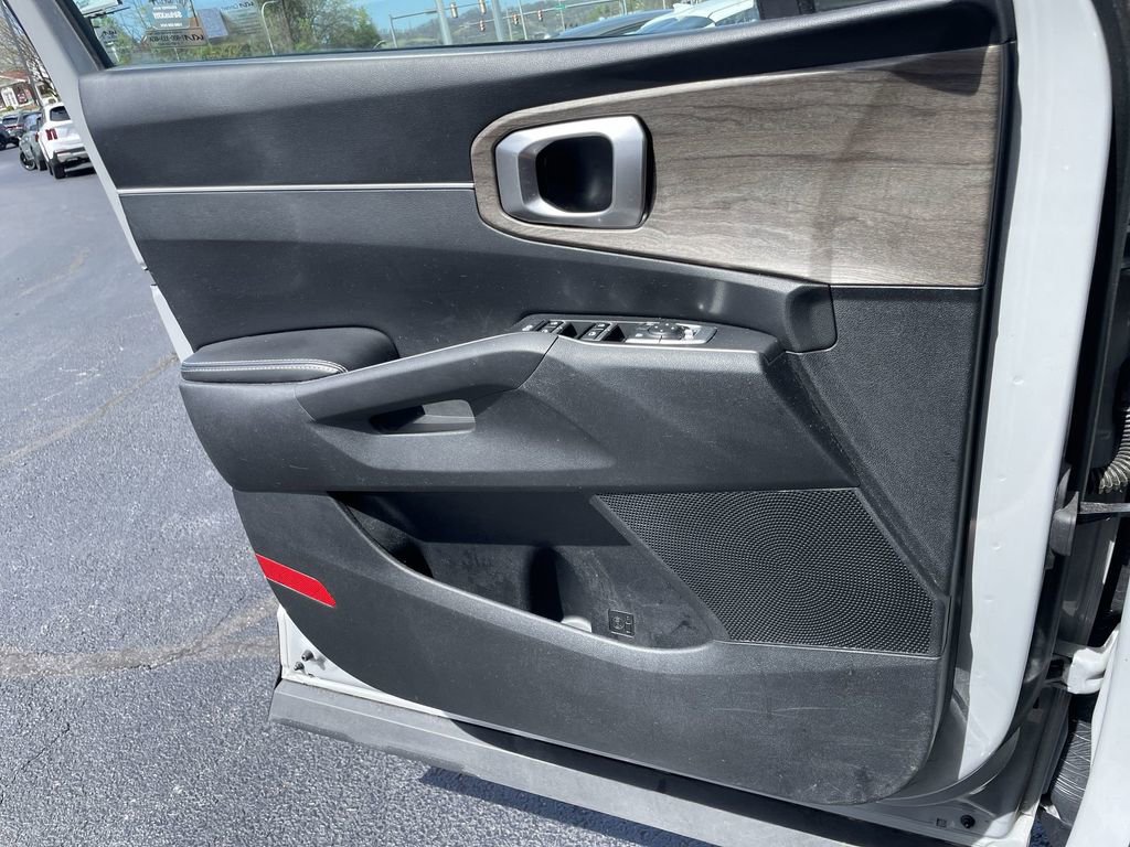 Certified 2022 Kia Sorento EX w/ Panoramic Sunroof Package image 20