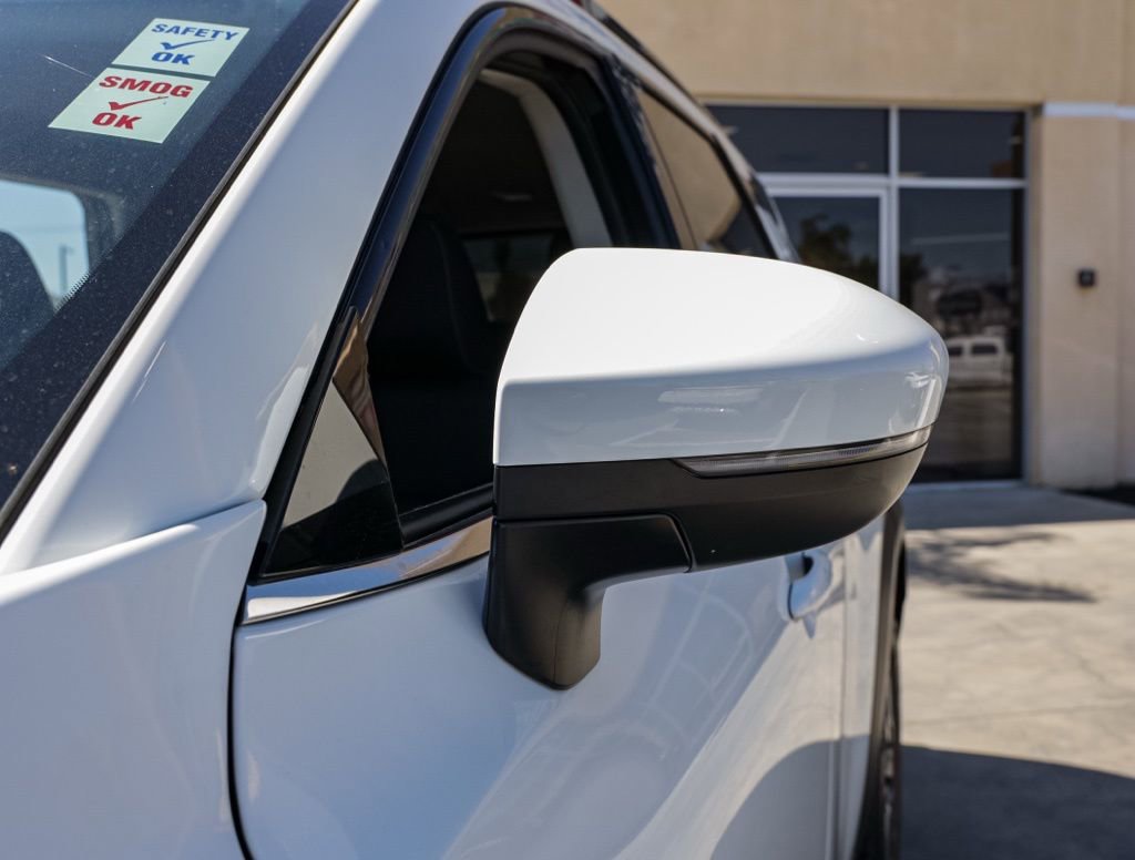 Used 2025 Nissan Pathfinder SV image 11