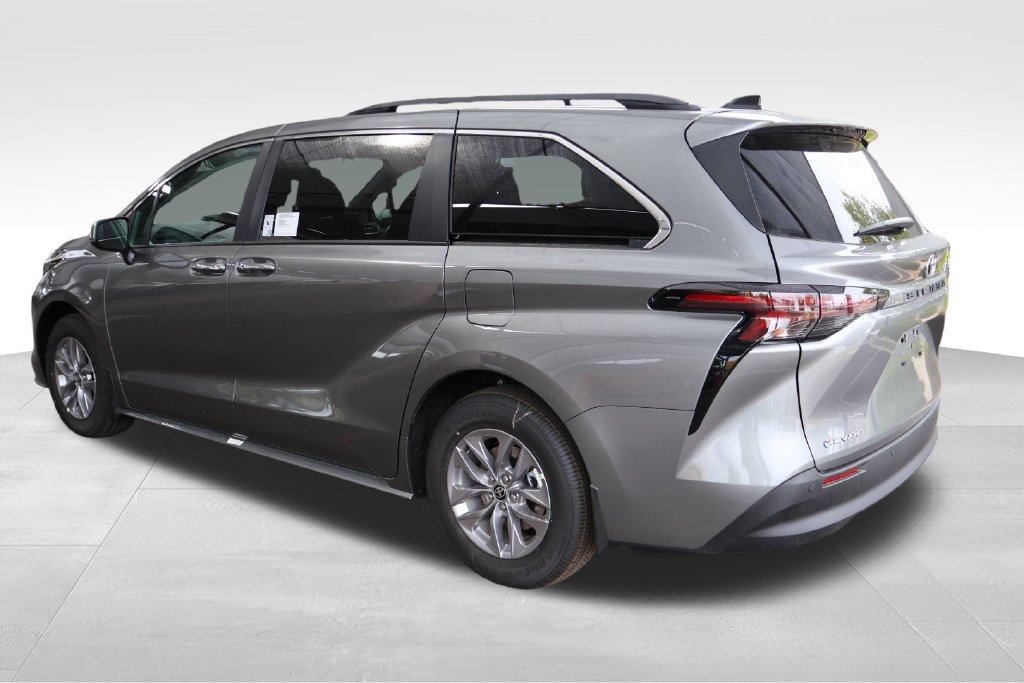New 2026 Toyota Sienna XLE AWD/4WD image 14