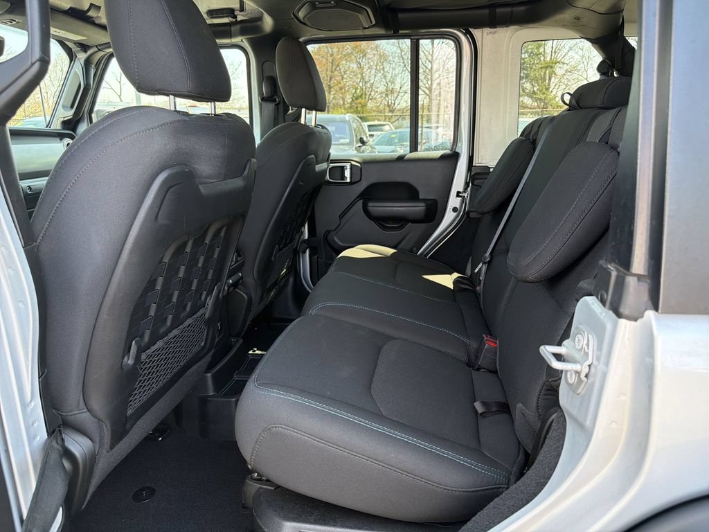 Used 2023 Jeep Wrangler Unlimited Rubicon 4xe w/ Cold Weather Group AWD/4WD image 16