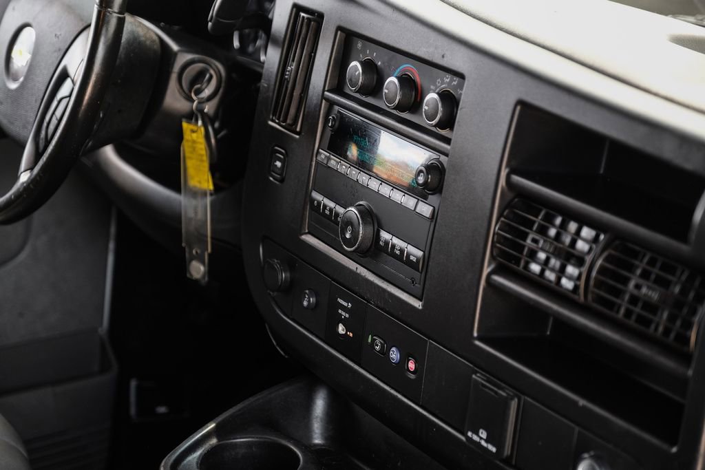 Used 2021 Chevrolet Express 3500 w/ Driver Convenience Package RWD image 16
