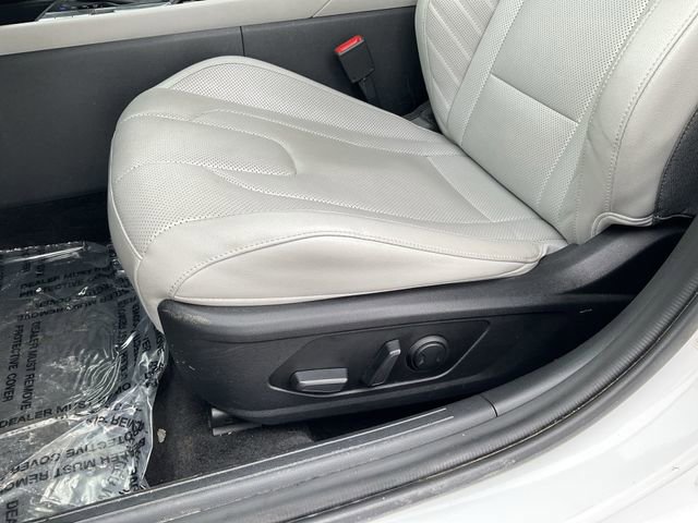 Used 2024 Hyundai Elantra Limited image 27