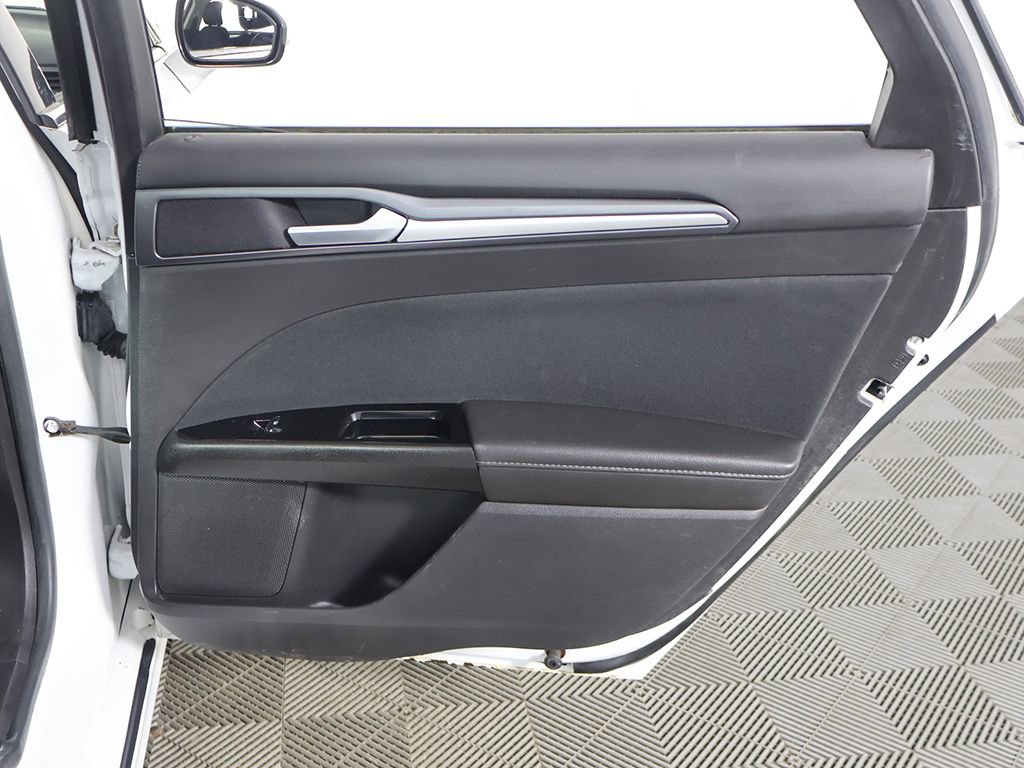 Used 2016 Ford Fusion SE FWD image 21
