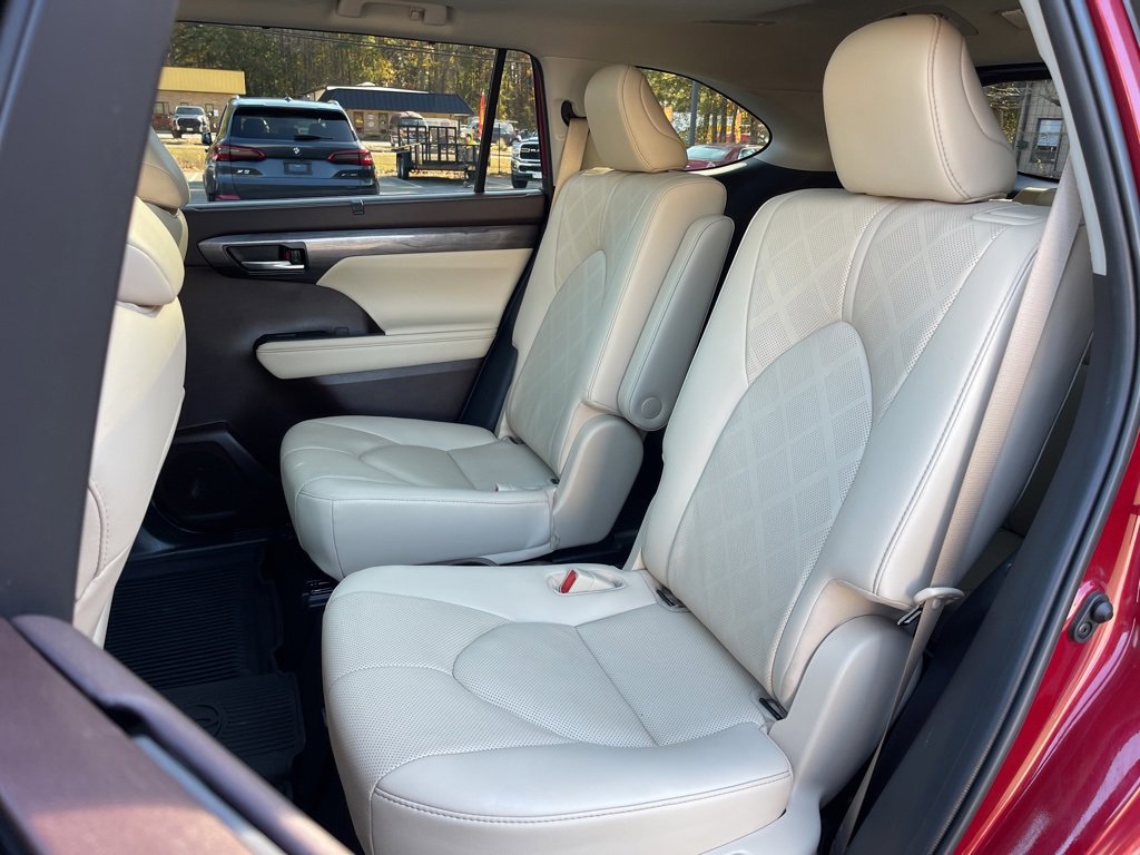 Used 2021 Toyota Highlander Platinum image 21