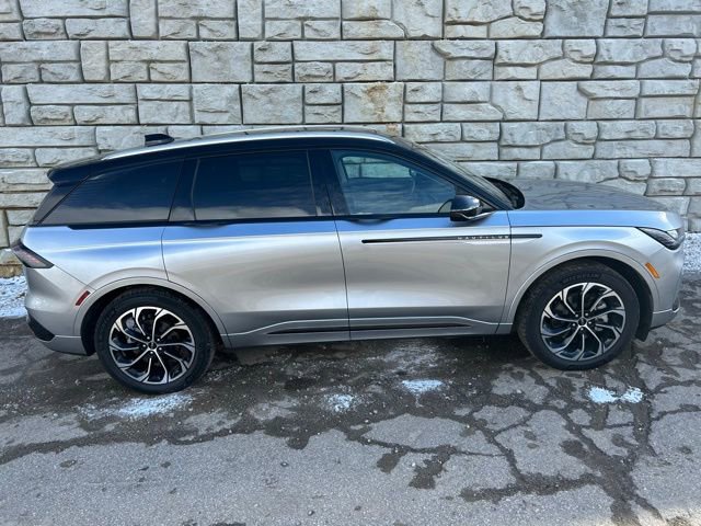 Used 2025 Lincoln Nautilus Reserve image 6