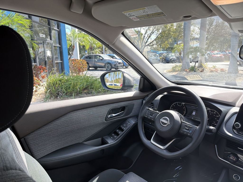 Used 2023 Nissan Rogue SV image 17