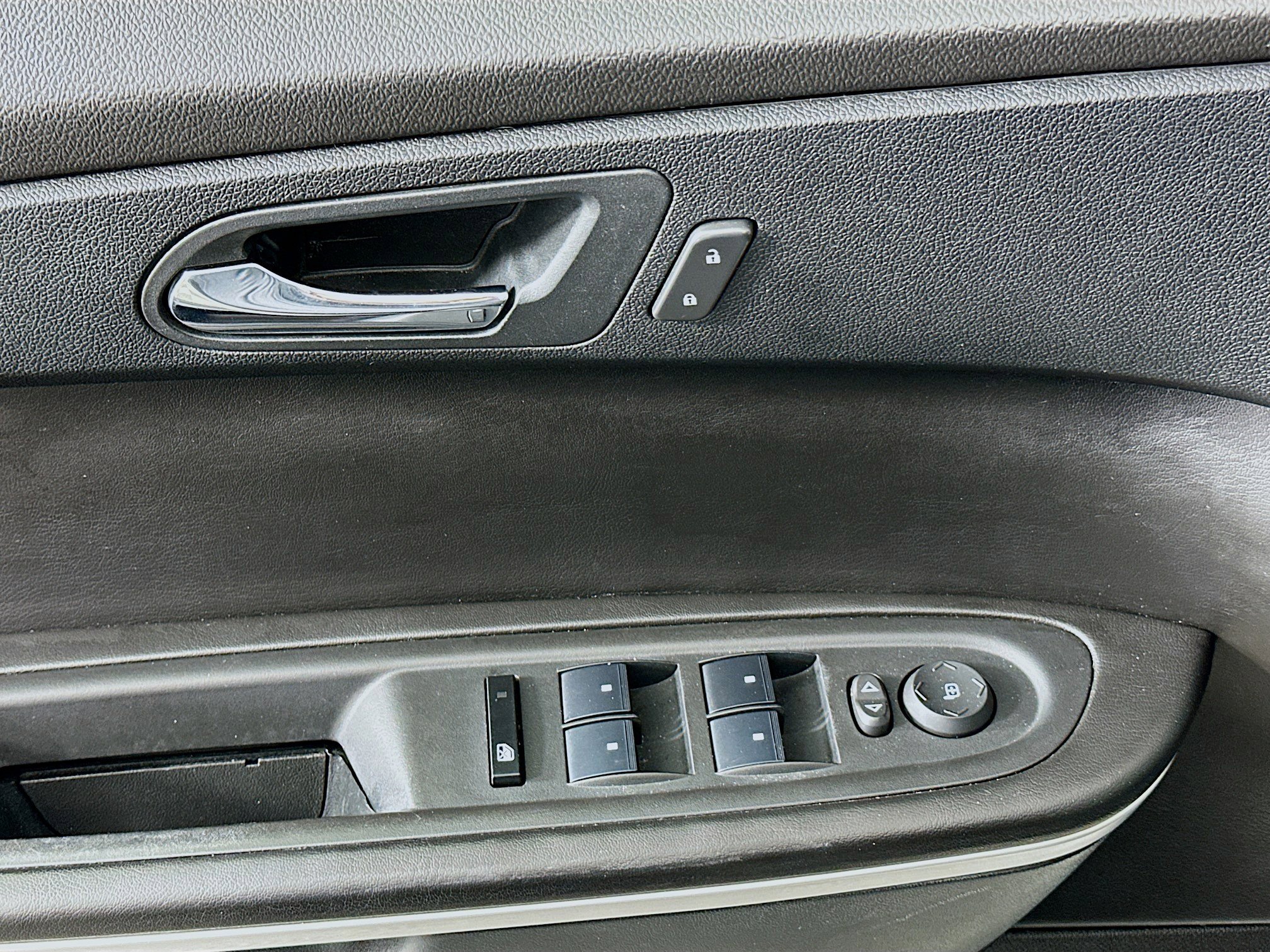 Used 2012 GMC Acadia SLE image 15