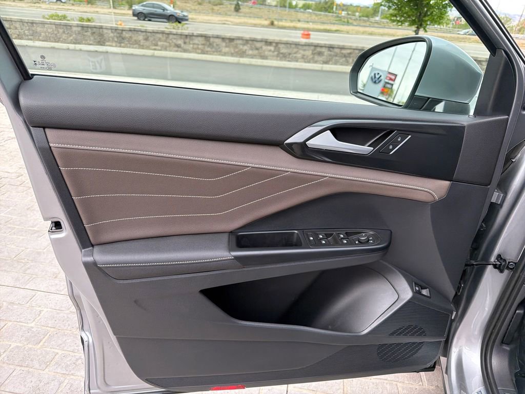 Certified 2024 Volkswagen Taos SEL image 12