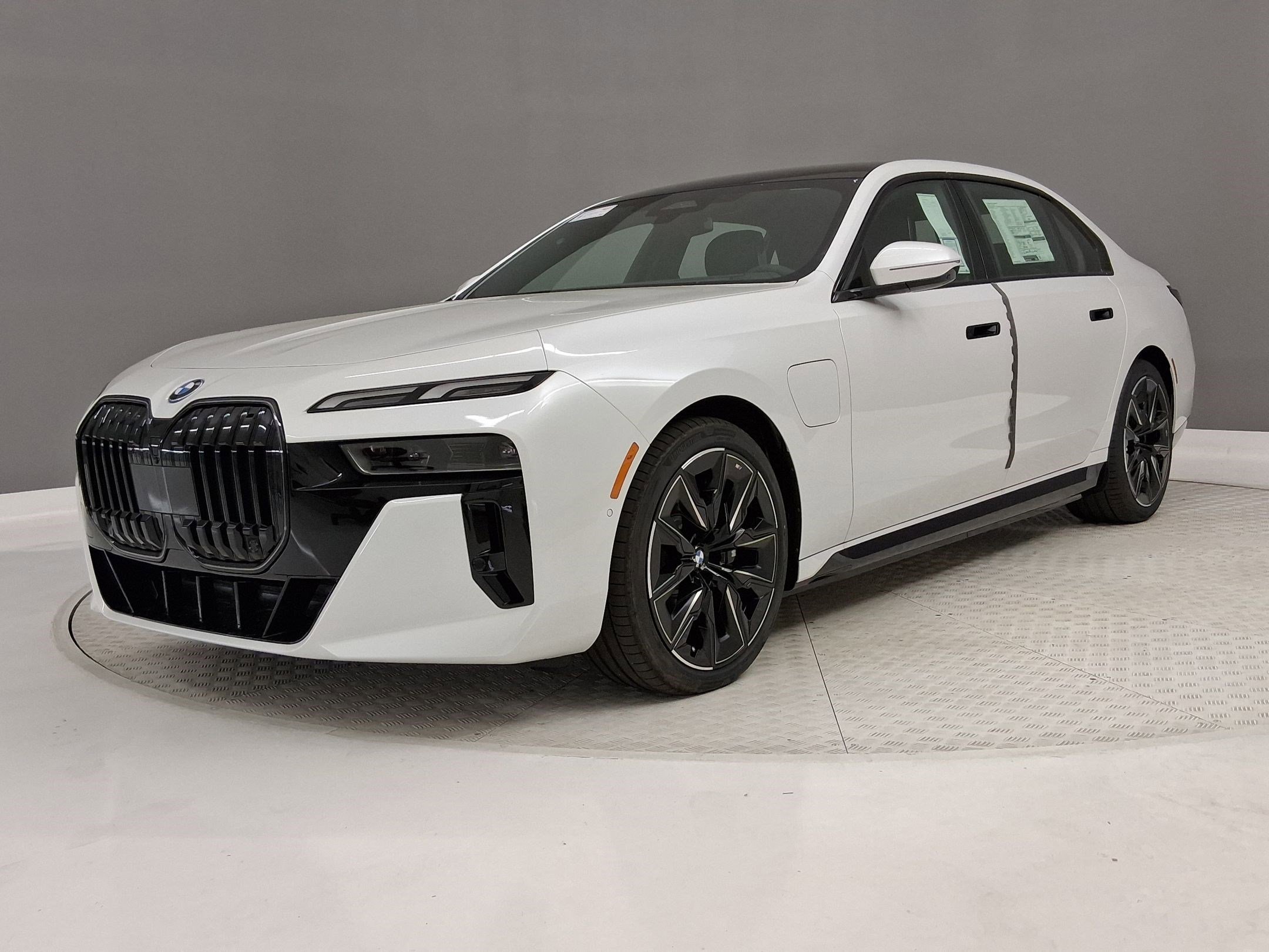 New 2026 BMW 750e xDrive w/ Premium Package AWD/4WD image 32