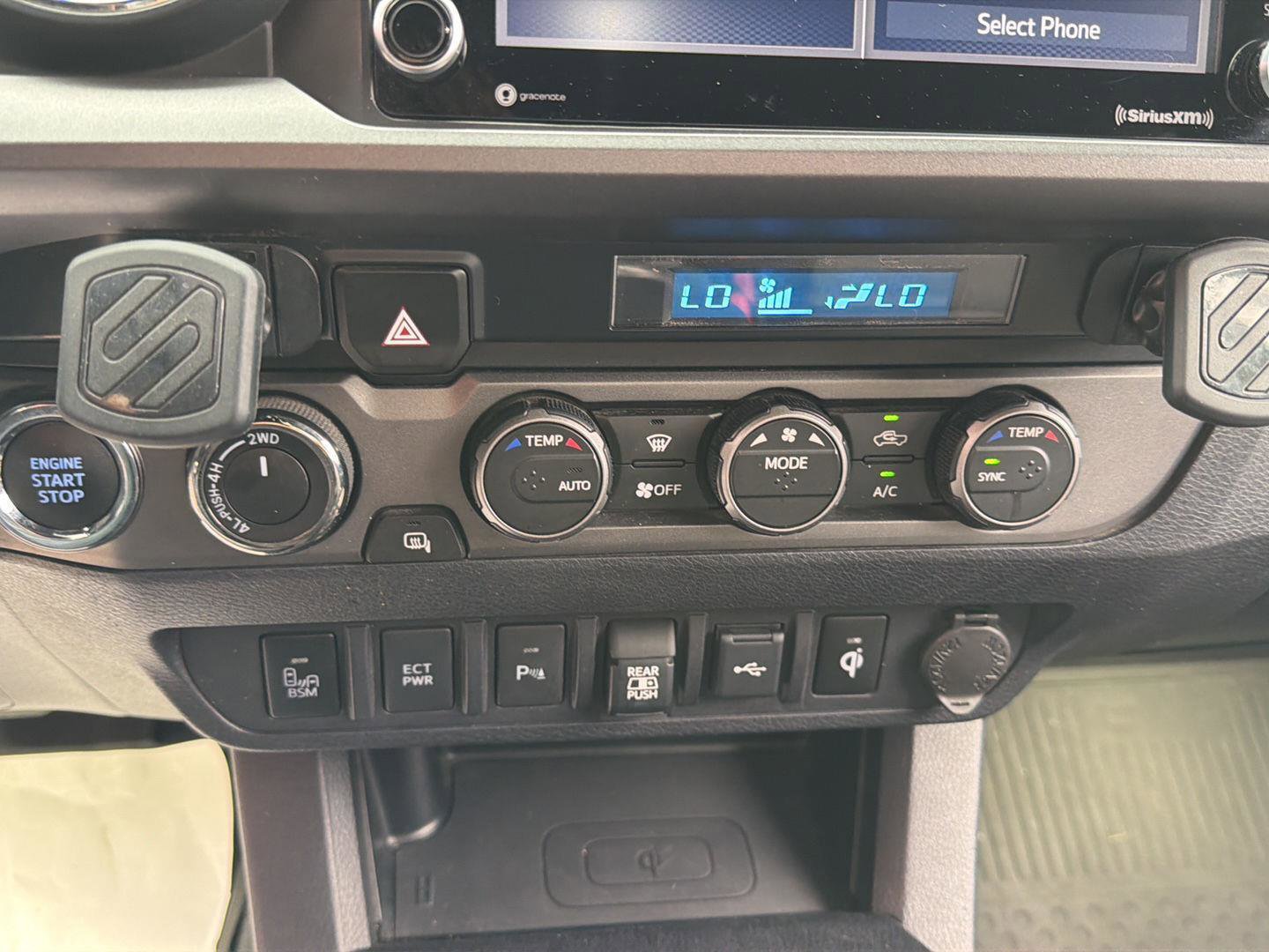 Used 2021 Toyota Tacoma TRD Off-Road w/ Technology Package AWD/4WD image 25