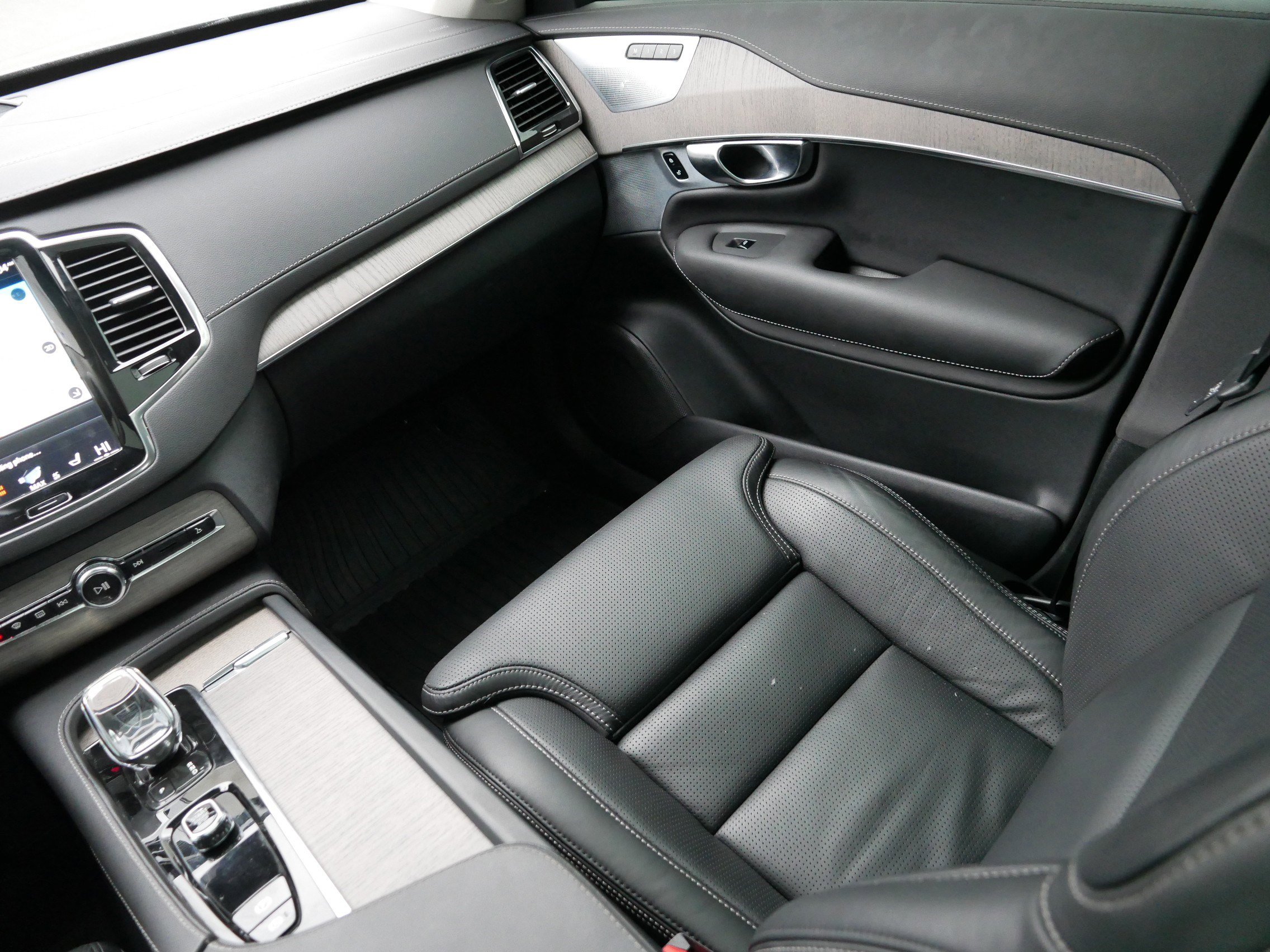 Used 2022 Volvo XC90 T8 Inscription w/ Advanced Package image 11