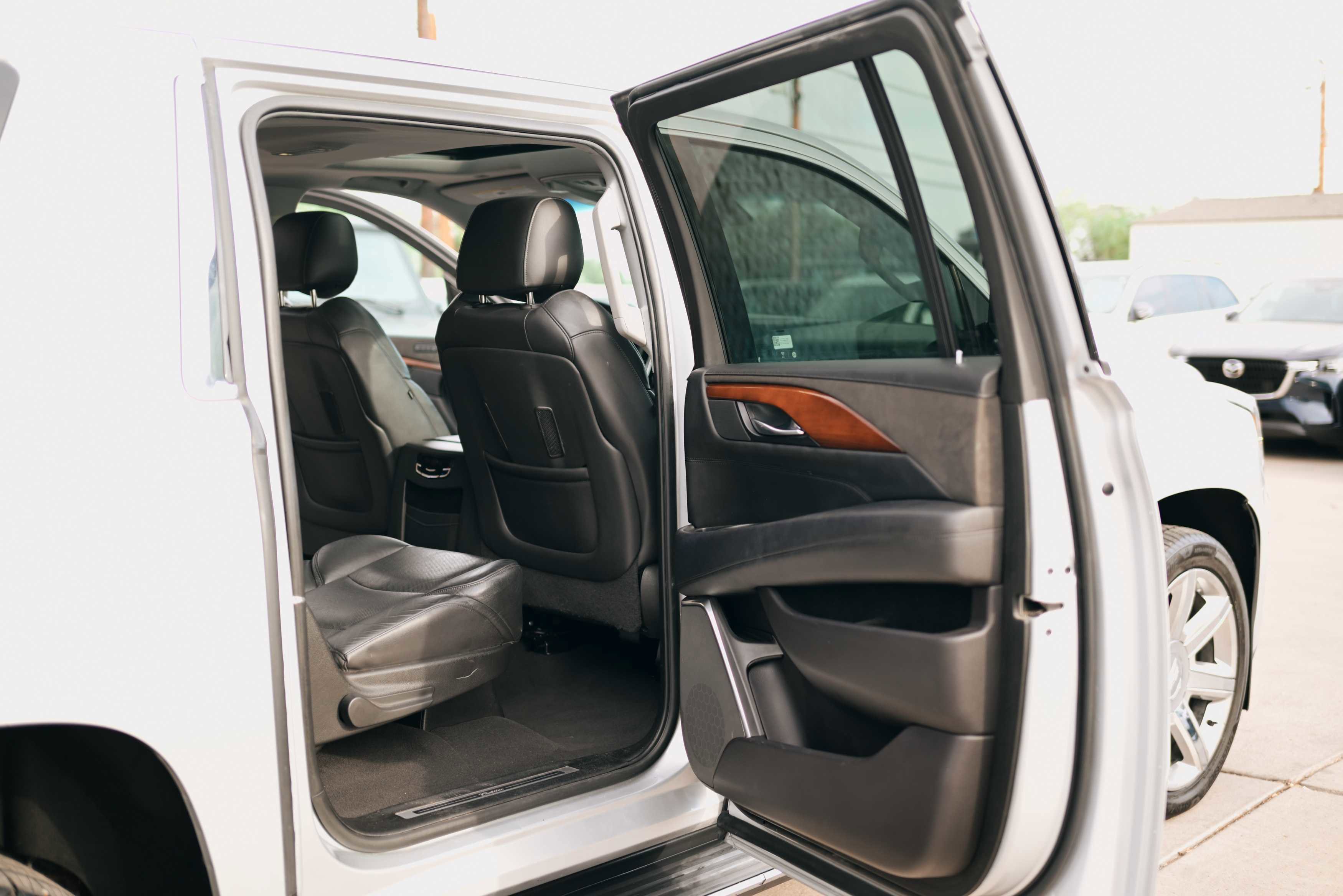 Used 2019 Cadillac Escalade ESV Luxury image 14