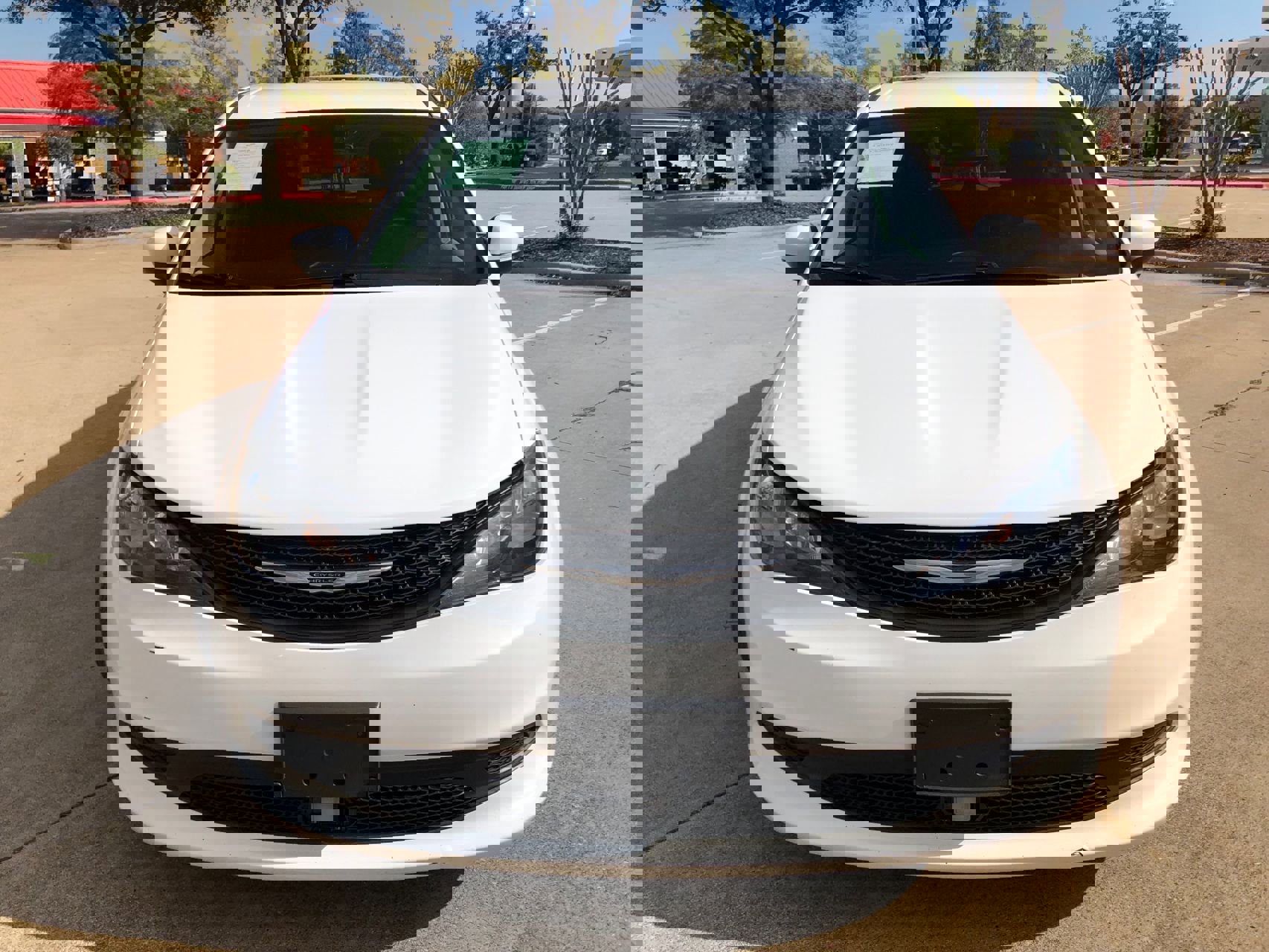 Used 2021 Chrysler Voyager LX image 3