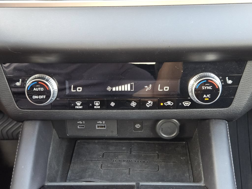 Used 2024 Mitsubishi Outlander SE AWD/4WD image 14