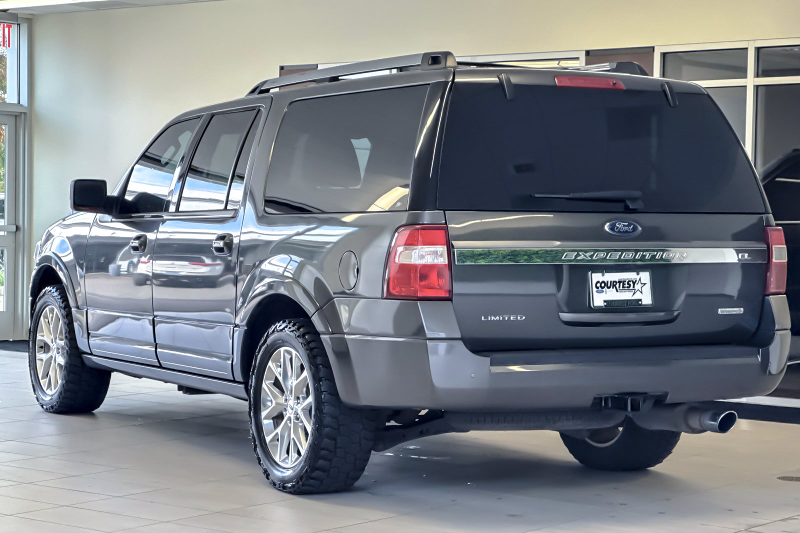 Used 2017 Ford Expedition EL Limited w/ Equipment Group 301A AWD/4WD image 6