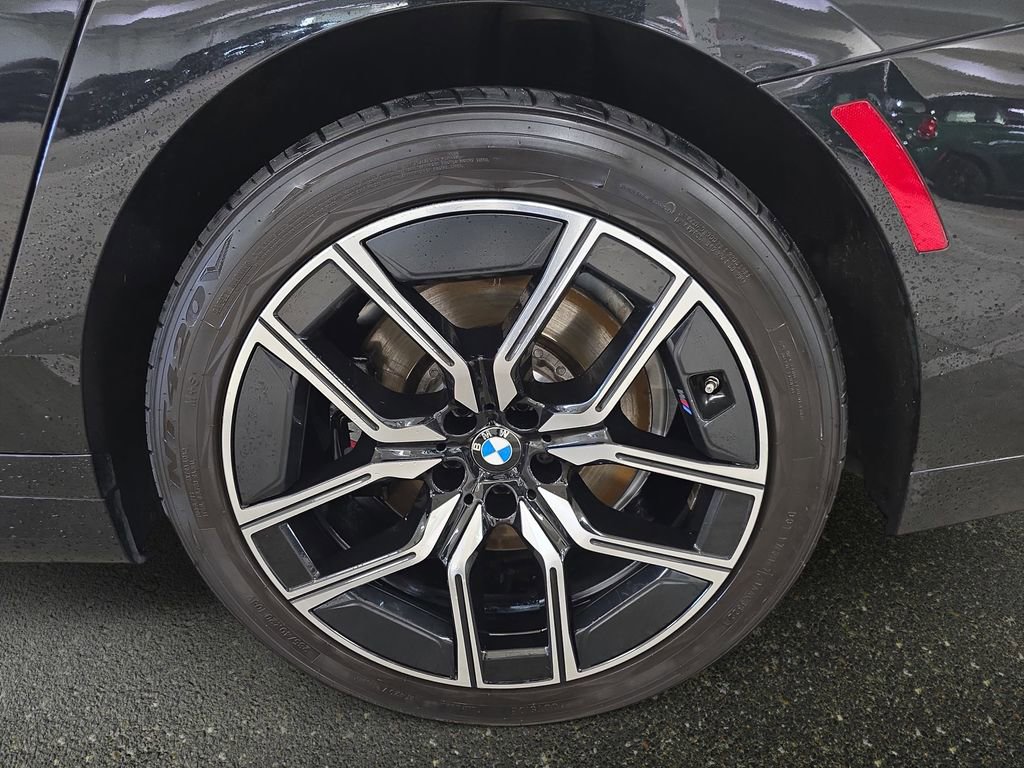 Used 2023 BMW 740i image 32