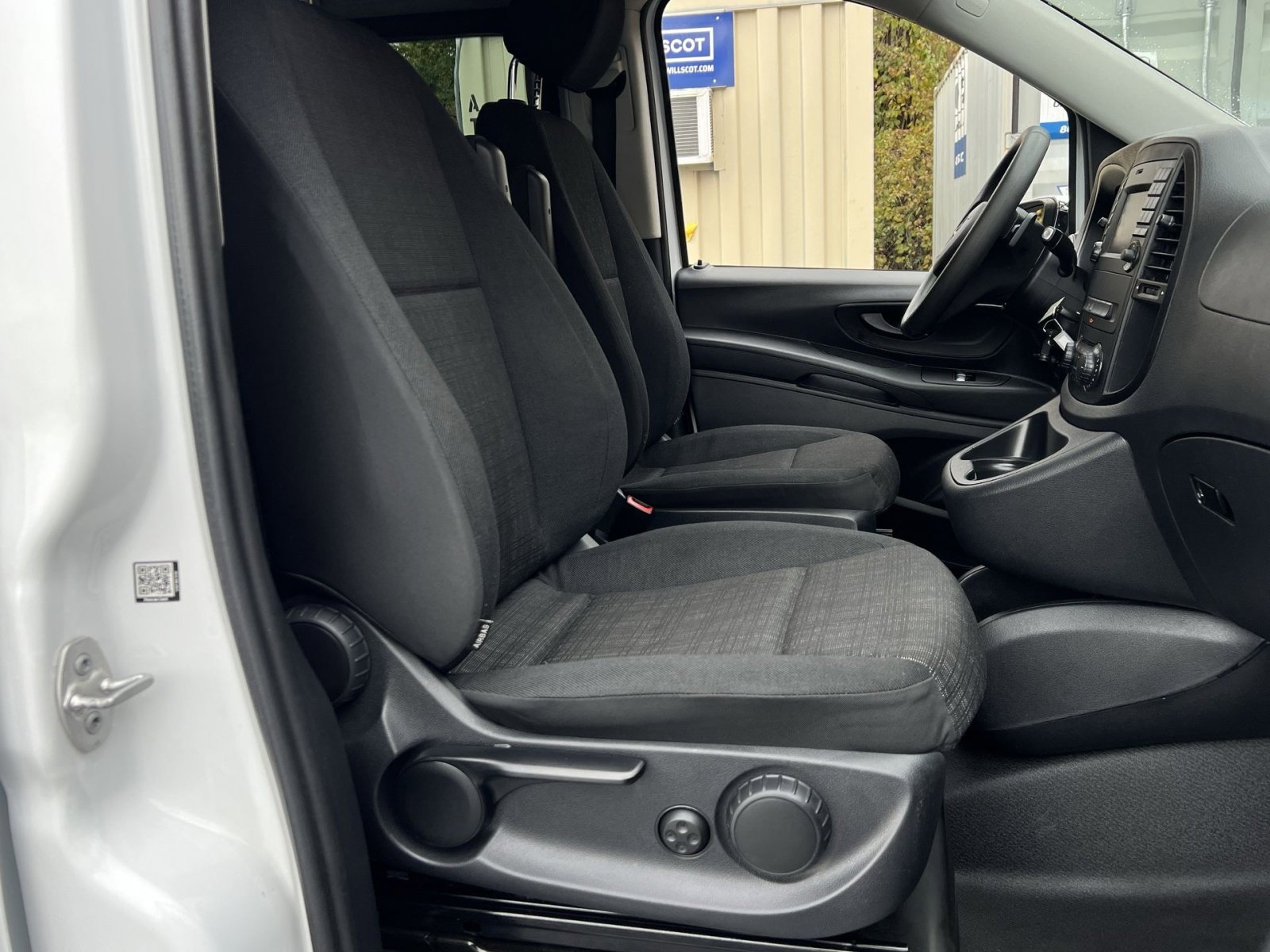 Used 2016 Mercedes-Benz Metris Passenger image 27