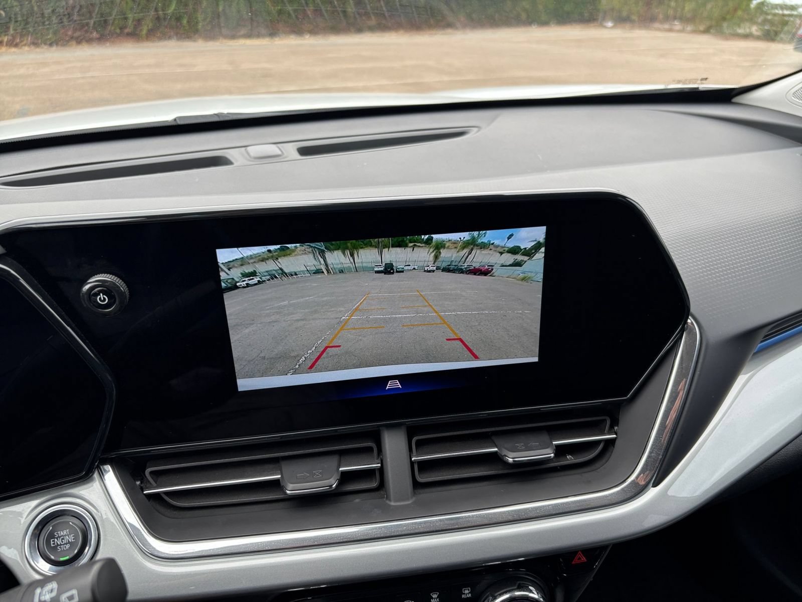Used 2025 Chevrolet Trax LT w/ LT Convenience Package FWD image 21