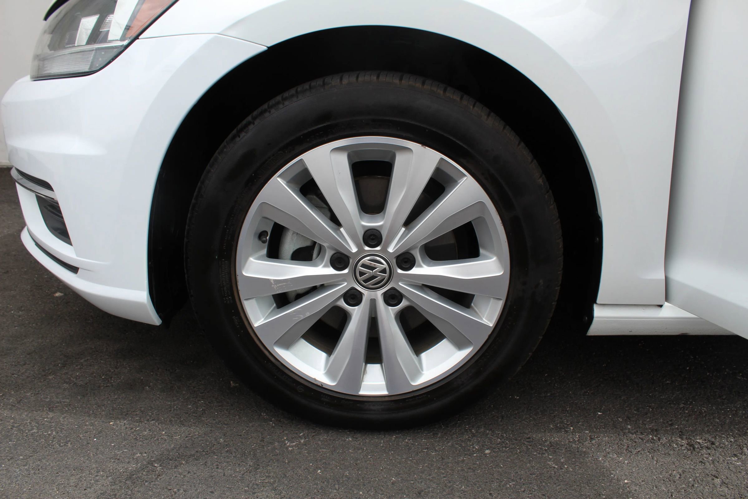 Used 2021 Volkswagen Golf 4-Door image 18