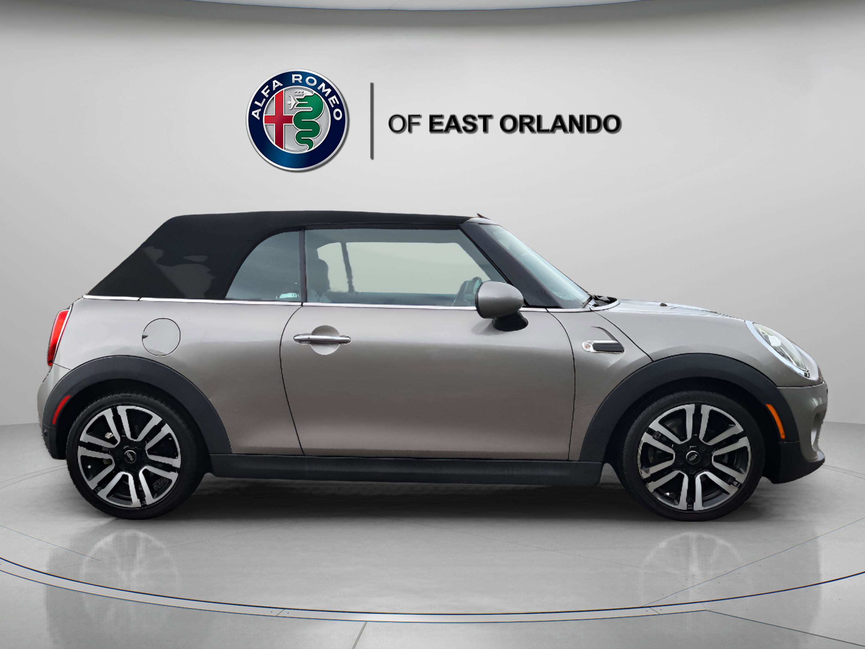 Used 2019 MINI Cooper Convertible w/ Premium Package image 11