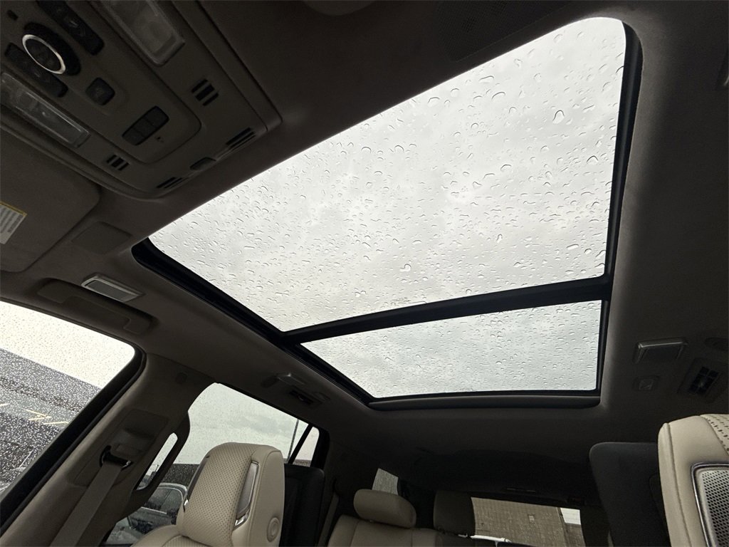 Used 2023 Cadillac Escalade Premium Luxury Platinum w/ Heavy-Duty Trailer Package image 20