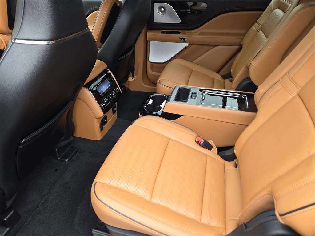 Used 2023 Lincoln Aviator Black Label w/ Class IV Trailer Tow Package image 30
